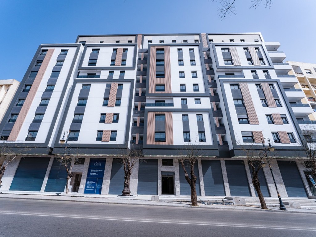 Magasins – Façade Avenue Principale